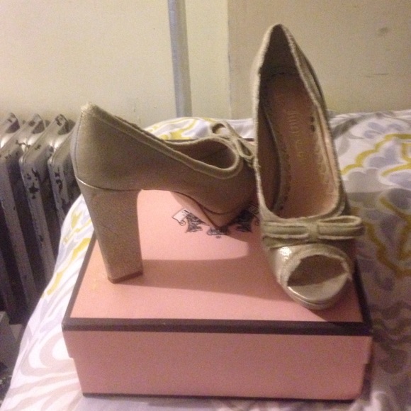 Peep toe heels with a bow. - Picture 2 of 4