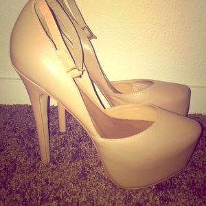 Steve Madden Nude Heels