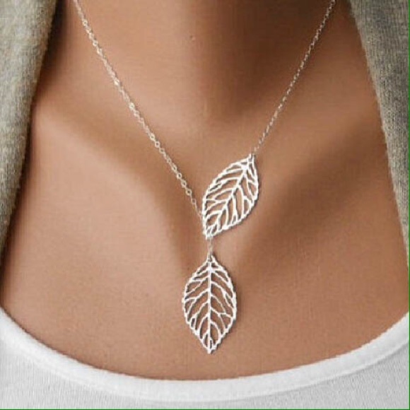 Jewelry - 2 Leaf Neckalce✨last one!