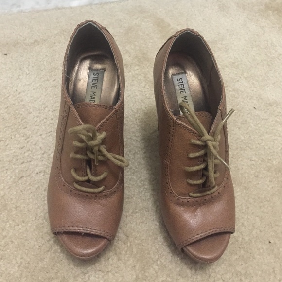 🚫SOLD🚫 Steve Madden peep-toe wedges