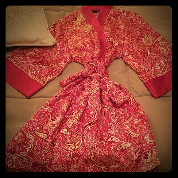 Lazy day robe in red paisley