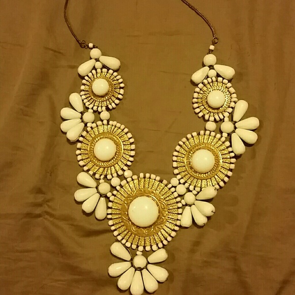 Beautiful Statement Necklace - Picture 2 of 3