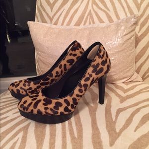 Leopard pumps