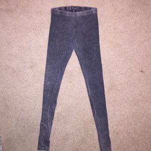 acid wash VS leggings