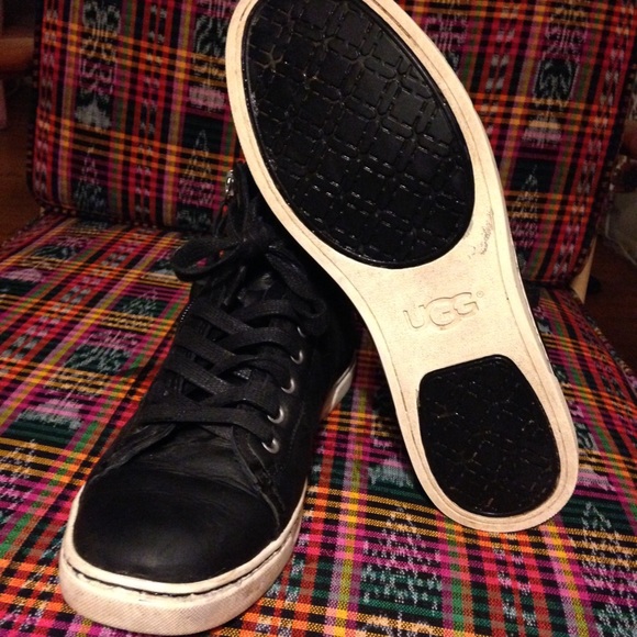 Ugg Blaney Tie or zip shoes size 8 - Picture 2 of 4