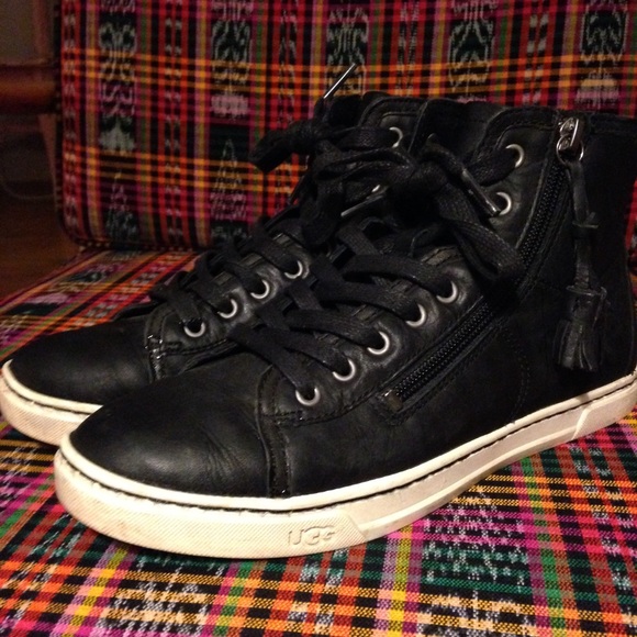 Ugg Blaney Tie or zip shoes size 8 - Picture 3 of 4