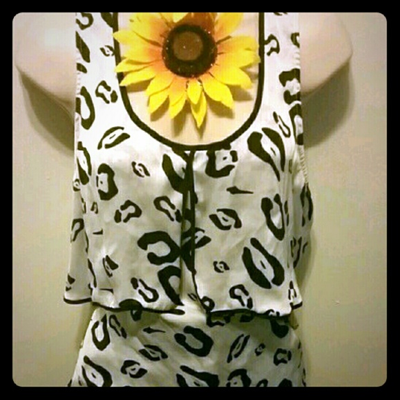 Leopard print sleeveless blouse