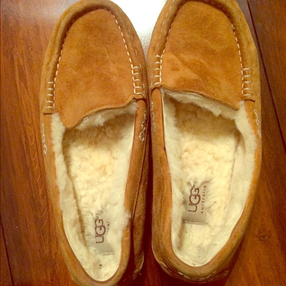 UGG "Ansley" slipper,  almost new condition.