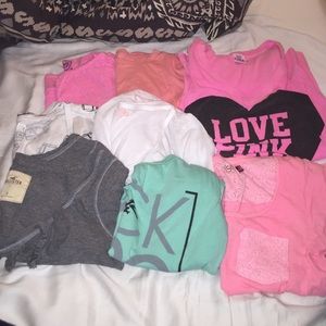 12 short sleeve tees. DETAILS IN PICS