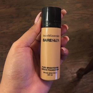 bareMinerals BareSkin Serum Foundation in shade 09