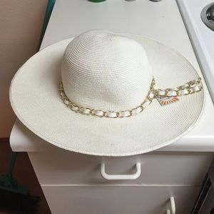 Summer hat never worn