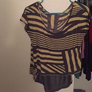 Super cute high low shirt