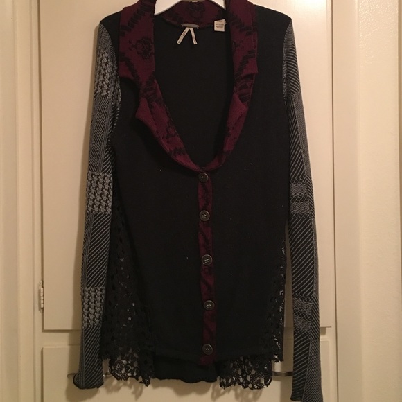 Gimmicks by BKE Sweater