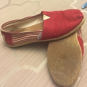 RED TOMS