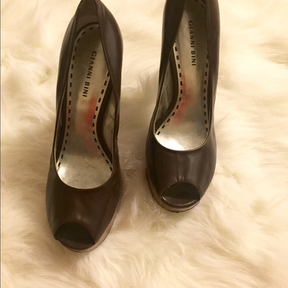 STYLISH OPEN TOE PLATFORMS👡👡 - Picture 3 of 4