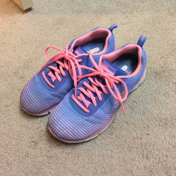 Skechers tennis shoes