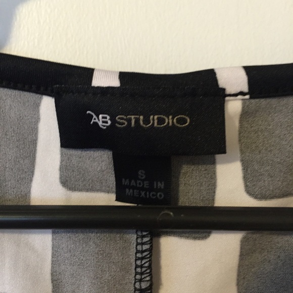 AB Studio Blouse - Picture 3 of 3