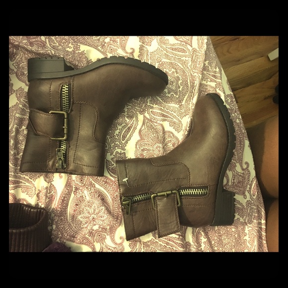 Brown Zip Booties 😀