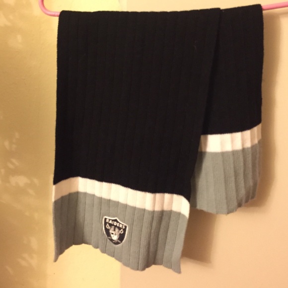 Raider scarf
