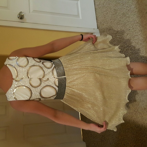 Dress - Picture 2 of 4