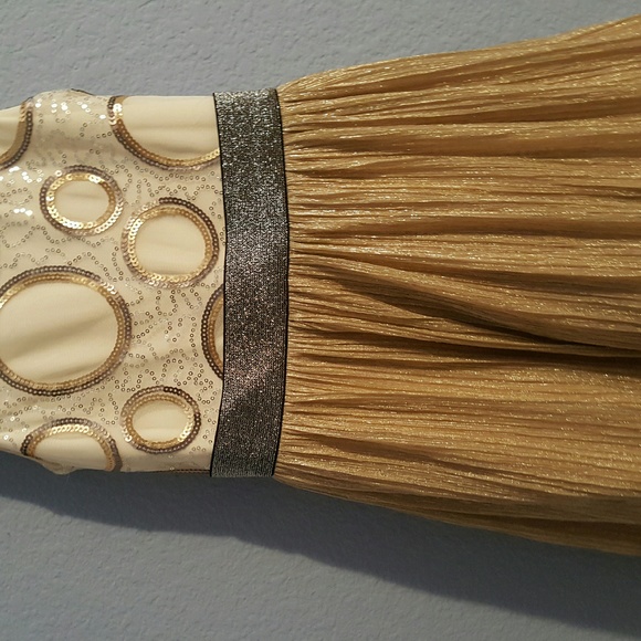 Dress - Picture 4 of 4