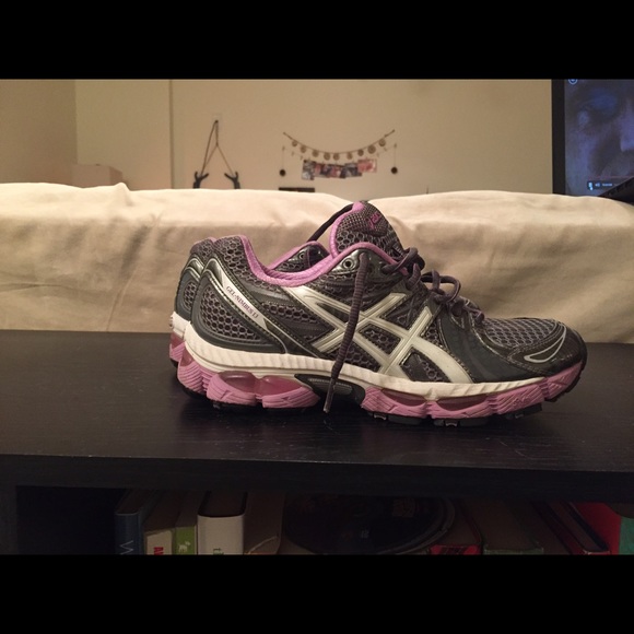 Size 7 1/2 Ascis style 13