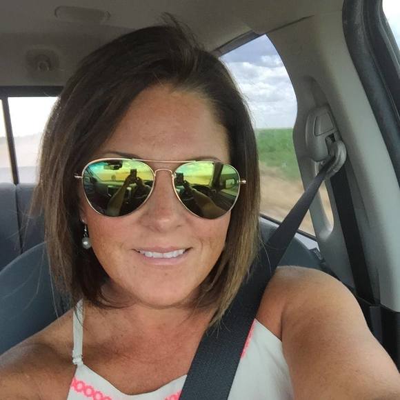 Meet your Posher, Lindsay - Picture 1 of 1