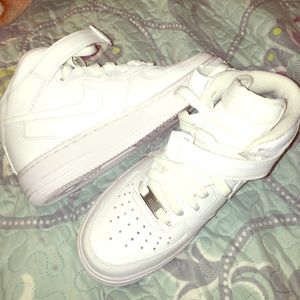 Nike Air Forces 1 Mid