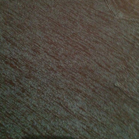 V neck - Picture 2 of 3