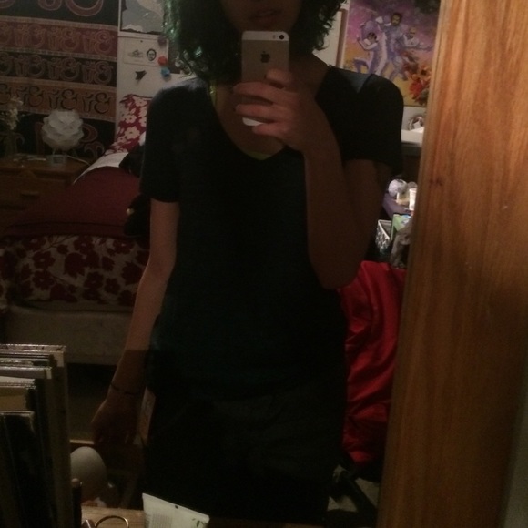 V neck - Picture 3 of 3