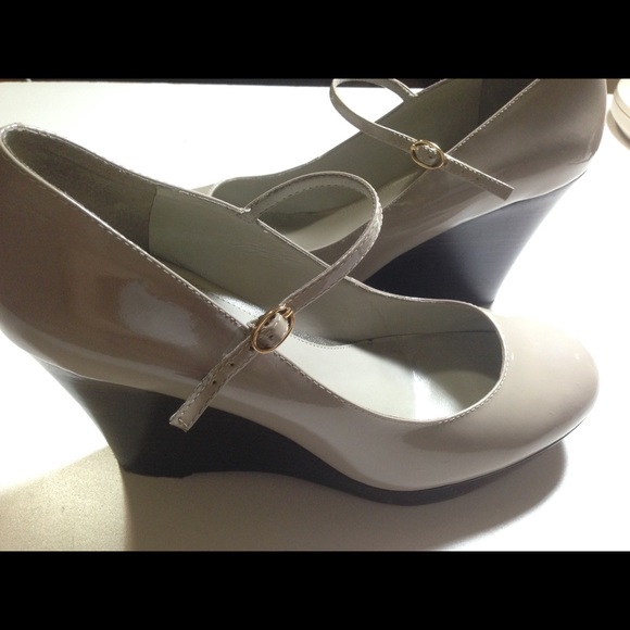 Ralph Lauren tan wedge pumps