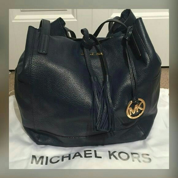 Michael Kors purse.. 1 hr sale only