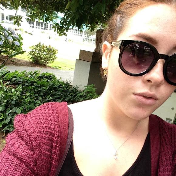 Meet your Posher, Leah