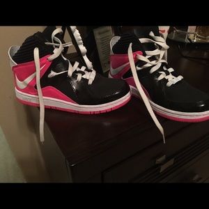 Nike shoes! Worn twice! Good condition! Sz 5 kids