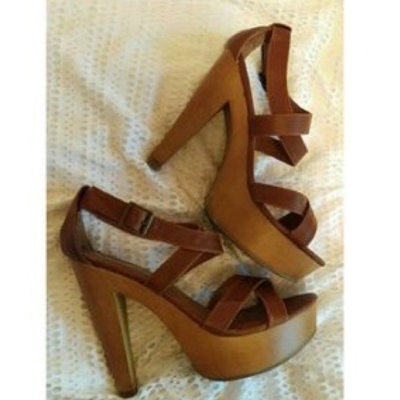 STRAPPY TAN HEEL