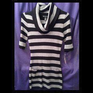 🎉 INC black and silver turtle neck with pockets