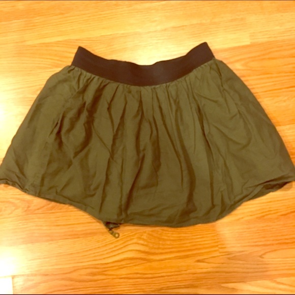 Hunter green high waisted skirt