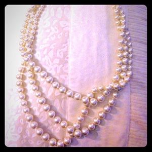 Multistrand pearl necklace