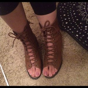 lace up booties ❤️