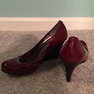 Sassy red/burgundy wedged heeled shoes