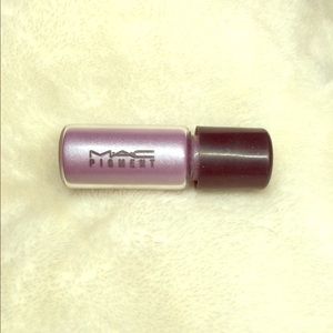 Mac pigmented eye shadow
