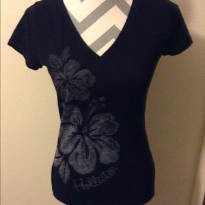 💚 T-Shirt Sale 💚Hollister t-shirt! Super cute!