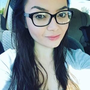 Meet your Posher, Cinthia