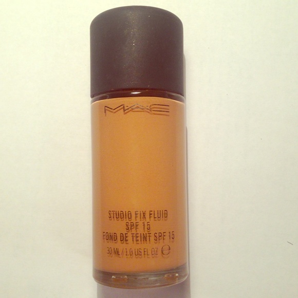 Mac studio fix fluid  NW35