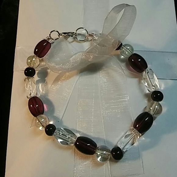 Handmade Beautiful Garnet and Crystal 8" Bracelet