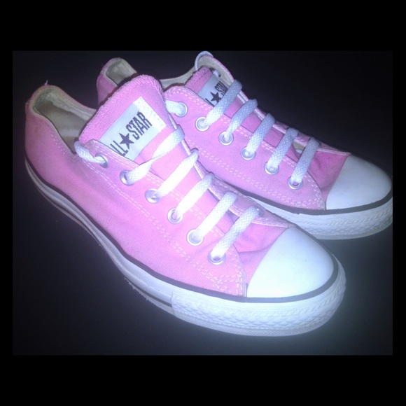 Bubble gum pink women's size 8 converse