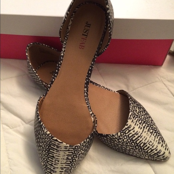 Never worn Just Fab flats