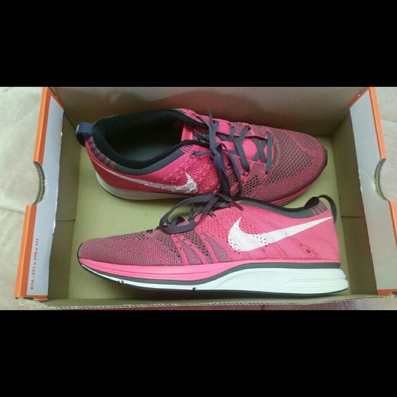 Final sale Nwot  Nike Flyknit trainer +