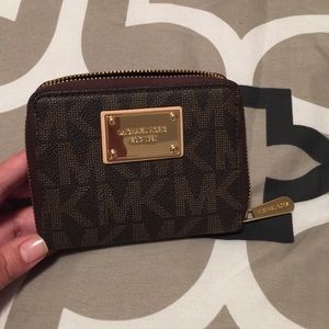 MK wallet authentic in great condition.
