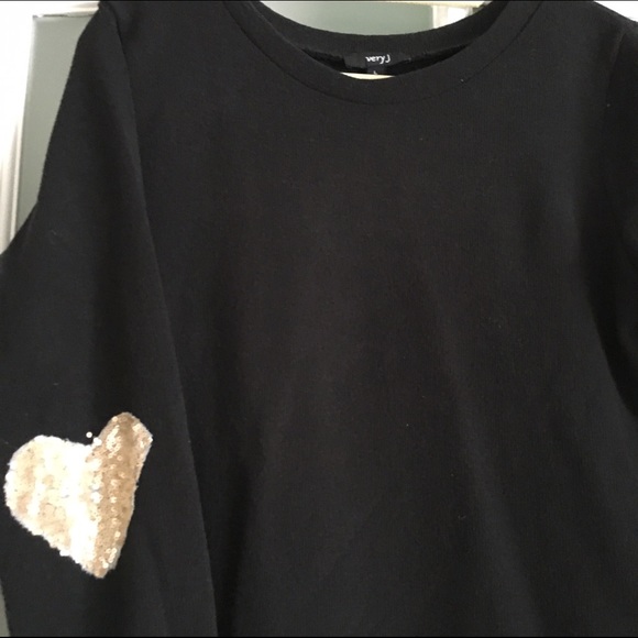 Ruby and Jenna black sweater knit with gold heart - Picture 2 of 2